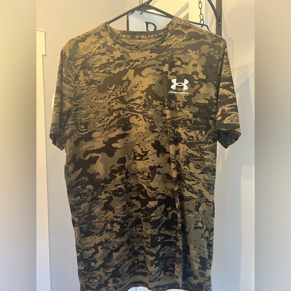 Men’s Under Armour camo tee